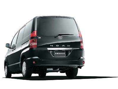 Toyota Noah 2001 vs ГАЗ Соболь (1).jpg